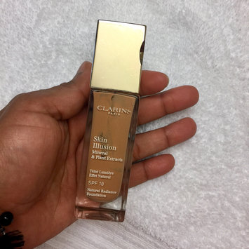 Photo of Clarins Skin Illusion SPF 10 Natural Radiance Foundation uploaded by Markelys Q.