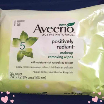Photo of Aveeno® Active Naturals Positively Radiant Makeup Removing Wipes uploaded by Vanessa F.