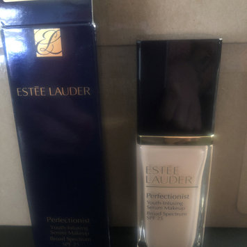 Photo of Estée Lauder Perfectionist Youth-Infusing Serum Makeup SPF 25 uploaded by Linda B.