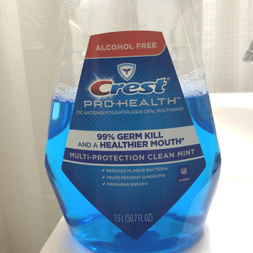 Photo of Crest Pro-health Multi-protection Mouthwash uploaded by Dayana F.