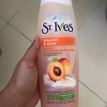 Photo of St. Ives Exfoliating Apricot Body Wash uploaded by Yezely D.