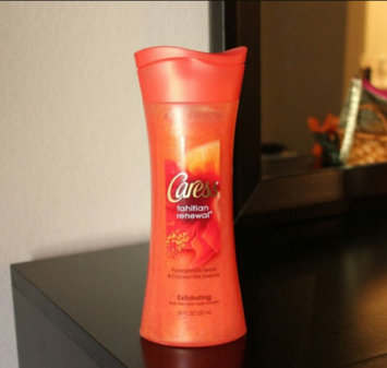 Photo of Caress® Tahitian Renewal™ Exfoliating Pomegranate Body Wash uploaded by Eren F.