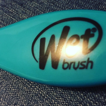 Photo of The Wet Brush Original Detangler uploaded by Jeneโe E.