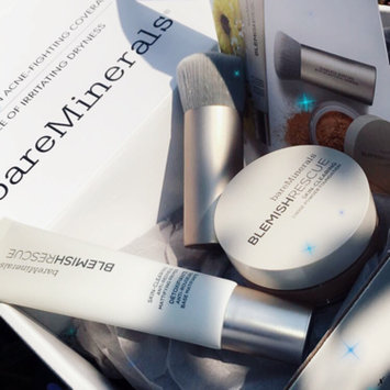 Photo of bareMinerals Blemish Rescue Skin-Clearing Loose Powder Foundation uploaded by Yara C.