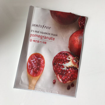 Photo of Innisfree It's Real Squeeze Mask 5pcs (Pomegranate) uploaded by Sookie L.