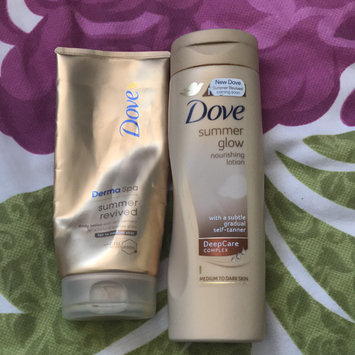 Photo of Dove Energy Glow Daily Moisturizer with Subtle Self-Tanners Medium to Dark Skin Tones uploaded by andreia c.