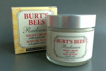 Photo of Burt's Bees Radiance Exfoliating Body Wash uploaded by brewer j.