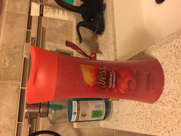Photo of Caress® Tahitian Renewal™ Exfoliating Pomegranate Body Wash uploaded by Elizabeth R.