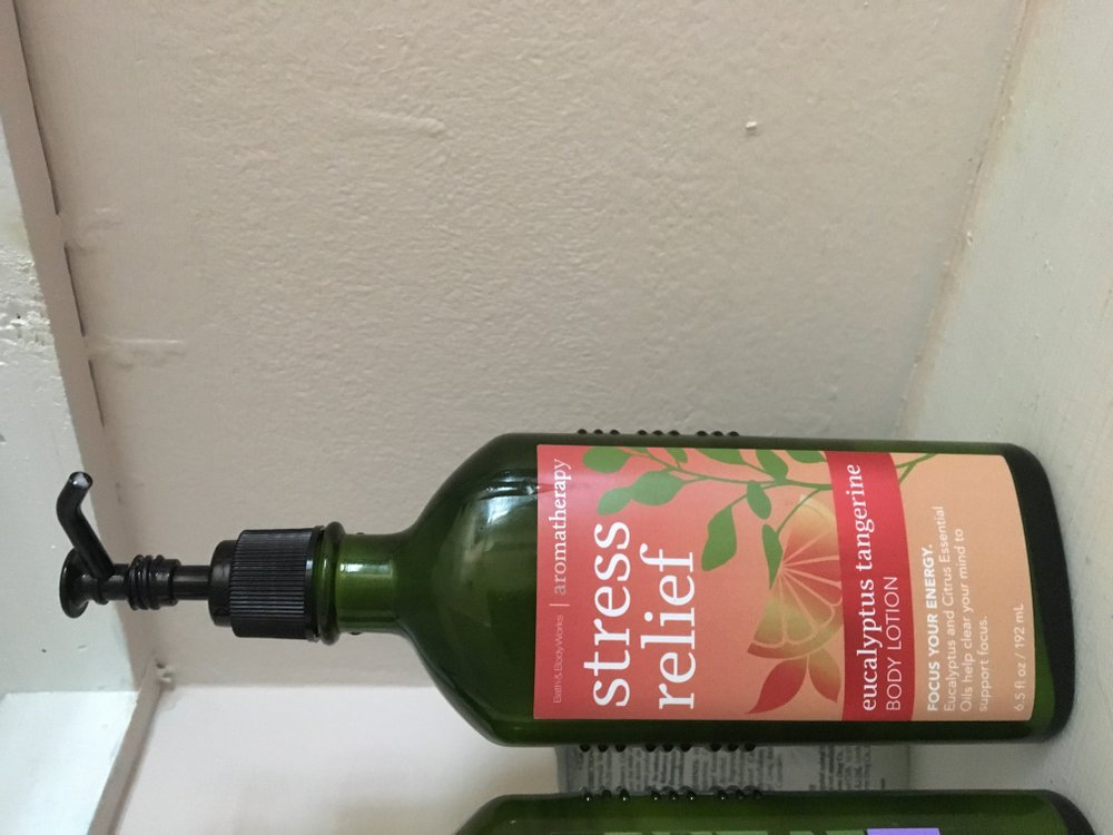 Bath & Body Works Aromatherapy STRESS RELIEF-EUCALYPTUS & SPEARMINT Hand Cream