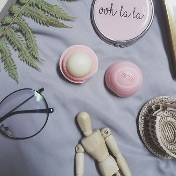 Photo of eos™ Visibly Soft Lip Balm Coconut Milk uploaded by Juliana L.