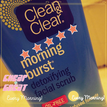 Photo of Clean & Clear® Morning Burst® Detoxifying Facial Scrub uploaded by Amber G.