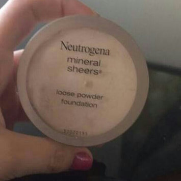 Photo of Neutrogena® Mineral Sheers Loose Powder Foundation uploaded by thais s.