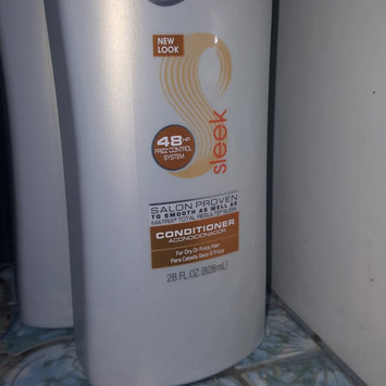 Photo of Suave® Sleek For Dry Or Frizzy Hair Conditioner uploaded by Adri M.