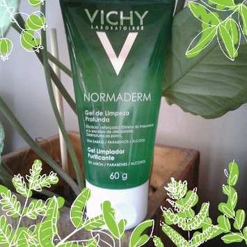 Photo of Vichy Laboratoires Normaderm Daily Exfoliating Cleansing Gel with Smoothing Micro-Particles uploaded by Thais S.
