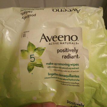 Photo of Aveeno® Active Naturals Positively Radiant Makeup Removing Wipes uploaded by Linda C.