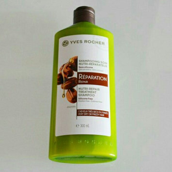 Photo of Yves Rocher - Smoothing Treatment Shampoo Anti-Frizzy Hair 300ml uploaded by fatima ezzahra B.