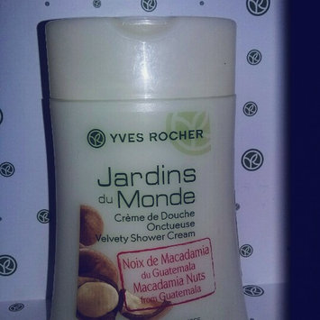 Photo of Yves Rocher - Smoothing Treatment Shampoo Anti-Frizzy Hair 300ml uploaded by hakima a.