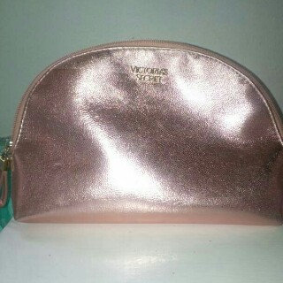 Photo of Victoria's Secret Pink Trio Cosmetic Bag uploaded by Andrea C.