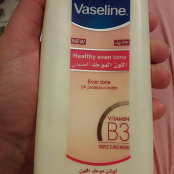 Photo of Vaseline Healthy White Lightening Visible Fairness Lotion uploaded by nesrin e.