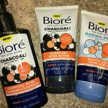 Photo of Bioré Charcoal Acne Clearing Cleanser uploaded by Nusi_nus J.