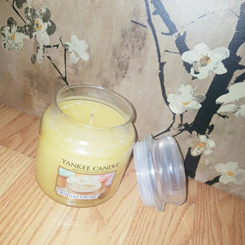 Photo of Yankee Candle Housewarmer Vanilla Cupcake Medium Classic Candle Jar uploaded by Alexis a.