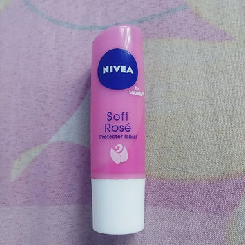 Photo of NIVEA Soft Rose Lip Balm uploaded by Aylén Yamila P.