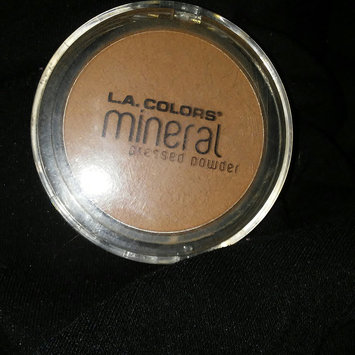 Photo of L.A. Colors Mineral Pressed Powder uploaded by Estrella G.
