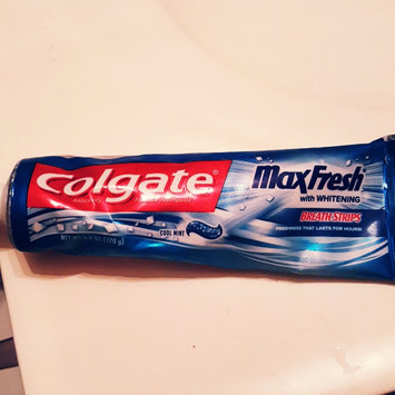 Photo of Colgate® MaxFresh® with WHITENING MINI BREATH STRIPS Toothpaste Cool Mint uploaded by Isamar F.