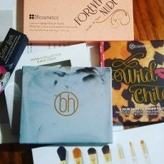 Photo of BH Cosmetics Marble Collection - Warm Stone - 12 Color Eyeshadow Palette uploaded by Kat R.
