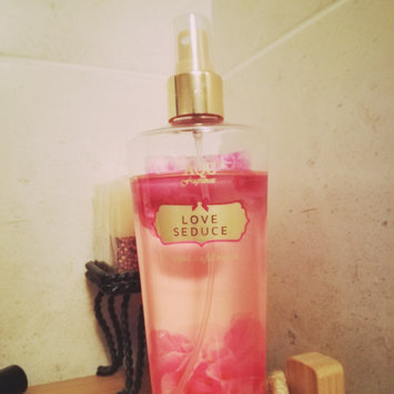 Photo of Victoria's Secret Amber Romance Body Mist uploaded by @bellezamelbe M.