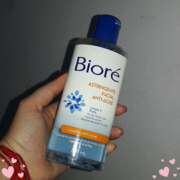 Photo of Bioré Charcoal Acne Clearing Cleanser uploaded by Isabelle G.