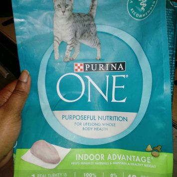 Photo of PURINA ONE® Indoor Advantage Hairball & Healthy Weight Cat Food uploaded by Shequeiter S.