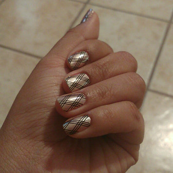 Photo of Sally Hansen® Salon Effects Nail Stickers uploaded by Adilene R.