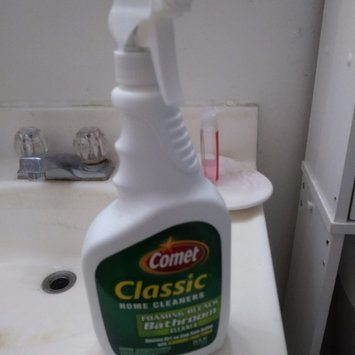 Photo of Comet Disinfects Bathroom Cleaner uploaded by kimberly g.