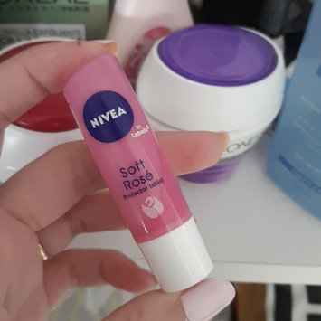 Photo of NIVEA Soft Rose Lip Balm uploaded by Vani Ledesma L.