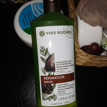 Photo of Yves Rocher - Smoothing Treatment Shampoo Anti-Frizzy Hair 300ml uploaded by Hanane d.