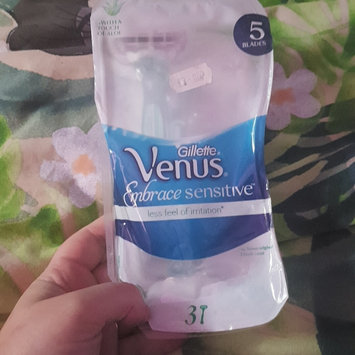 Photo of Gillette Venus Embrace Sensitive™ Disposable Razor uploaded by natalia n.