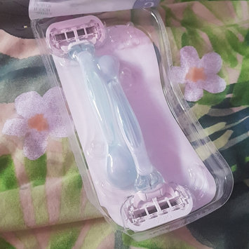 Photo of Gillette Venus Embrace Sensitive™ Disposable Razor uploaded by natalia n.