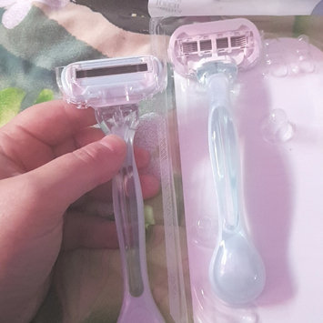 Photo of Gillette Venus Embrace Sensitive™ Disposable Razor uploaded by natalia n.