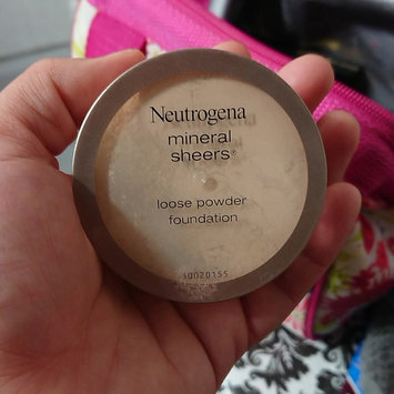 Photo of Neutrogena® Mineral Sheers Loose Powder Foundation uploaded by Lidia Z.