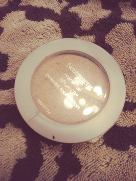 Photo of Neutrogena® Mineral Sheers Loose Powder Foundation uploaded by Kayla D.