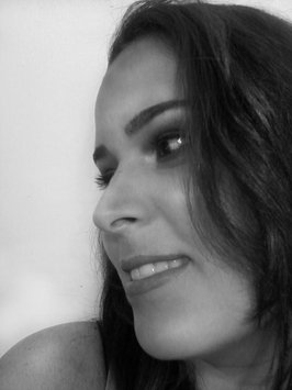 Photo of Estée Lauder Pure Color Intense Kajal Eyeliner in Blackened Sapphire uploaded by Johana N.