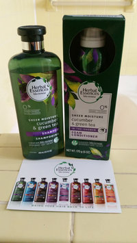 Photo of Herbal Essences Cucumber & Green Tea Foam Conditioner uploaded by Elizabeth S.