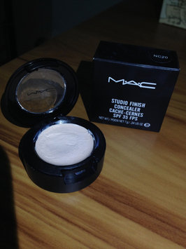 Photo of M.A.C Cosmetics Studio Finish SPF 35 Concealer uploaded by Paula G.