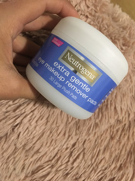 Photo of Neutrogena® Extra Gentle Eye Makeup Remover Pads uploaded by Lissett M.