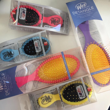Photo of The Wet Brush Original Detangler uploaded by pink g.