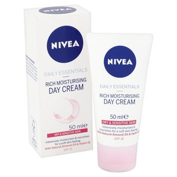 Photo of NIVEA Rich Moisturizing Day Cream uploaded by Emma L.