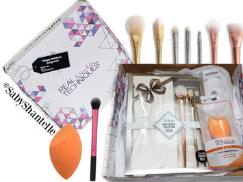 Photo of Real Techniques: Bold Metals Collection Spotlight Essentials Holiday Set uploaded by Saby O.