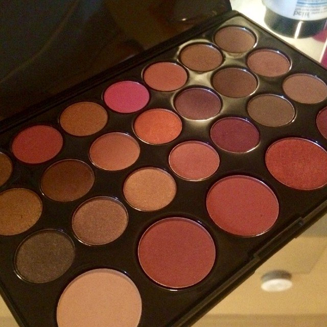 BH Cosmetics 26 Shadow Blush Palette