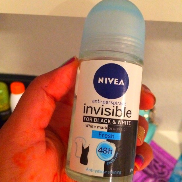 NIVEA Invisible for Black & White Fresh Roll-On for Women
